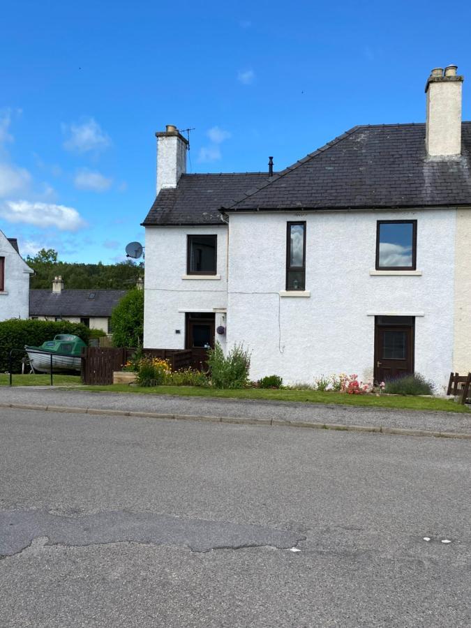 No 5 Newly Refurbished 4 Bedroom House Cononbridge Exterior photo